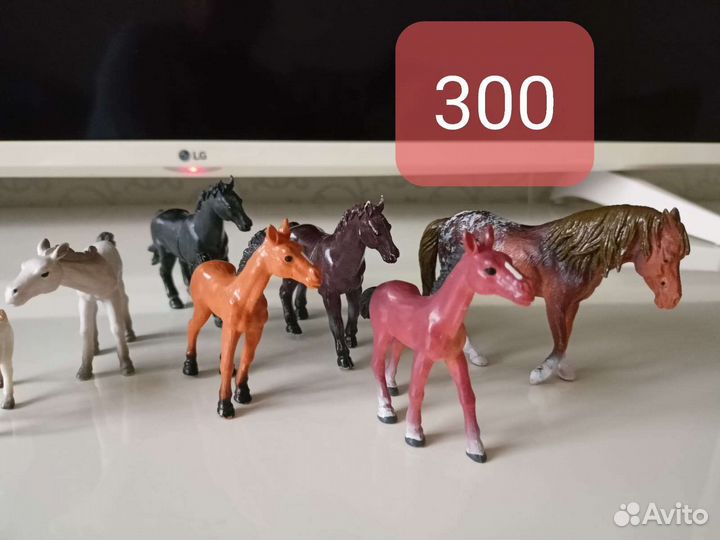 Фигурки лошадей