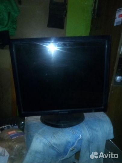 Монитор Samsung SyncMaster 960BG