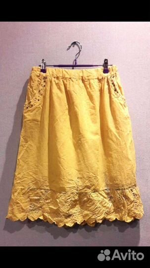 Яркая желтая юбочка С жемчужинками