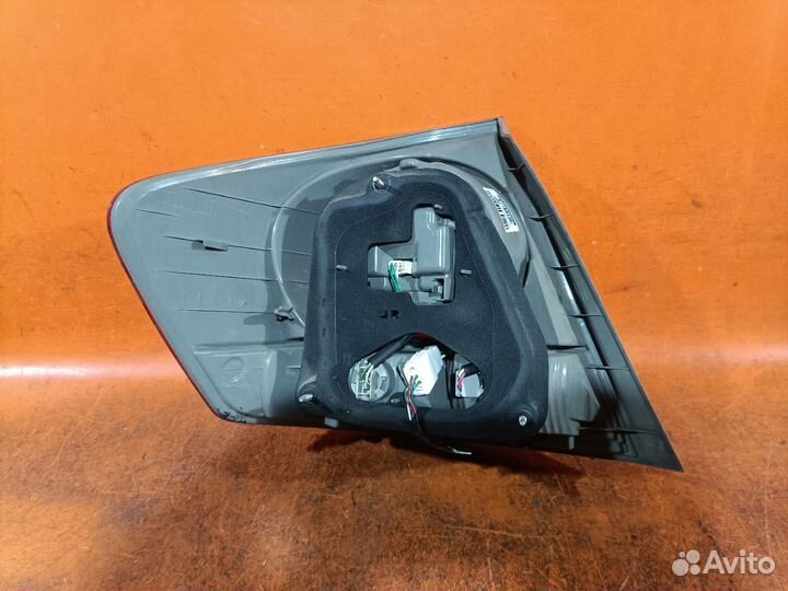 Фонарь правый Toyota Allion AZT240