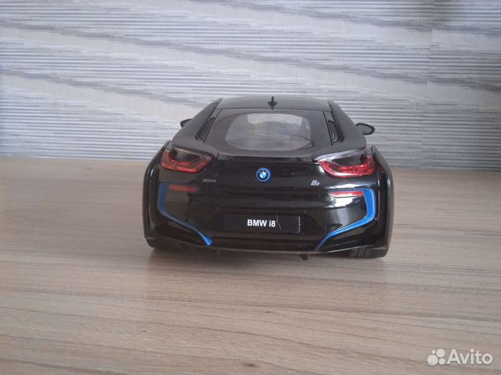 Машина на радиоуправлении BMW i 8