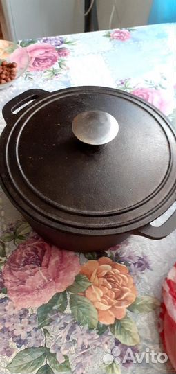 Кастрюля чугунная