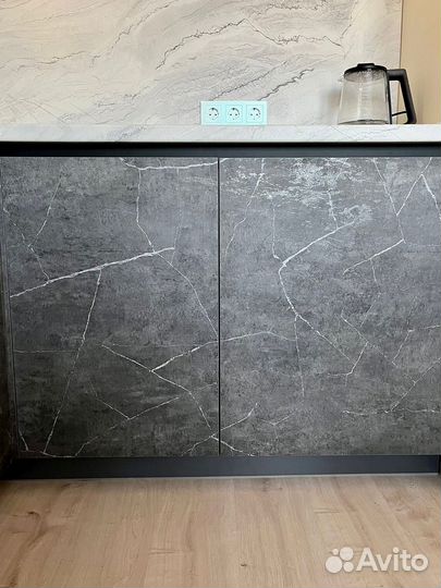 Кухня в потолок на заказ