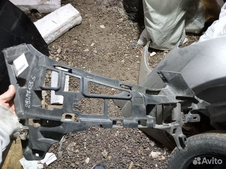 Кронштэйн бампера передний правый W205