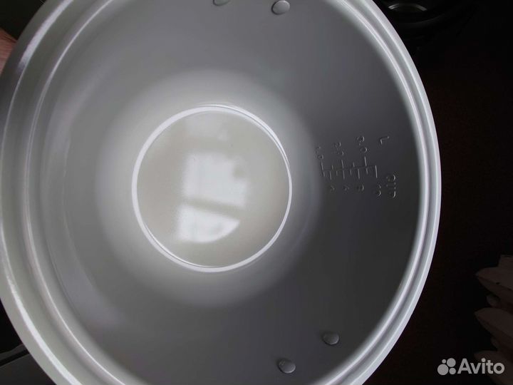 Мультиварка Polaris 0573AD