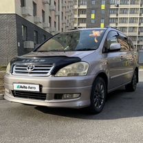 Toyota Ipsum 2.4 AT, 2003, битый, 270 000 км, с пробегом, цена 1 100 000 руб.