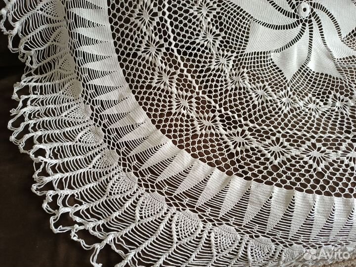 Большая вязаная скатерть