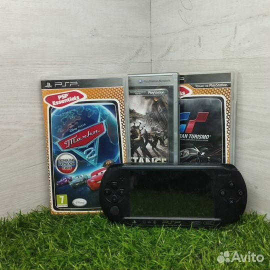 PSP E1004 + гарантия + прошитая память 8 гб