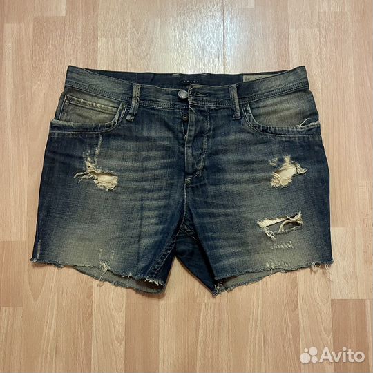 Шорты Reserved. Sisley. fsbn