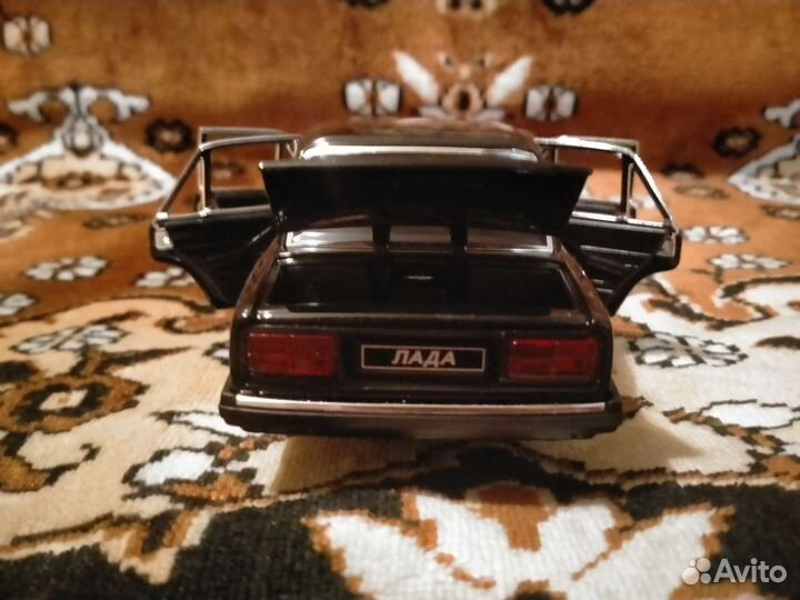 Сувенирный модель автомобиля лада 2107 из Индии
