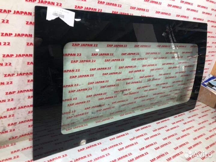 Стекло сдвижной двери правое Mitsubishi Delica