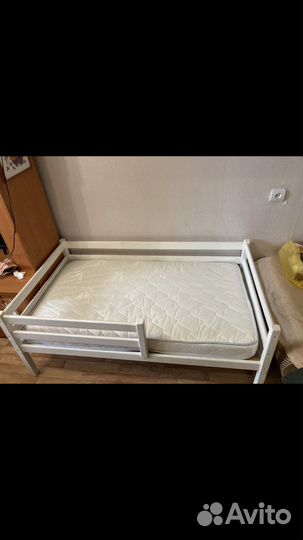 Кровать