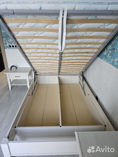 Кровать, 2 тумбы, стол, шкаф