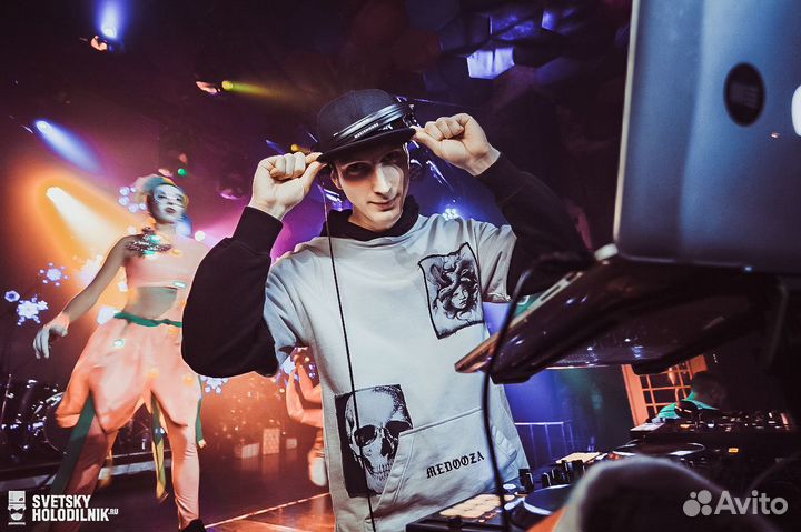 Диджей (DJ) С Полным Комплектом Премиум Аппаратуры