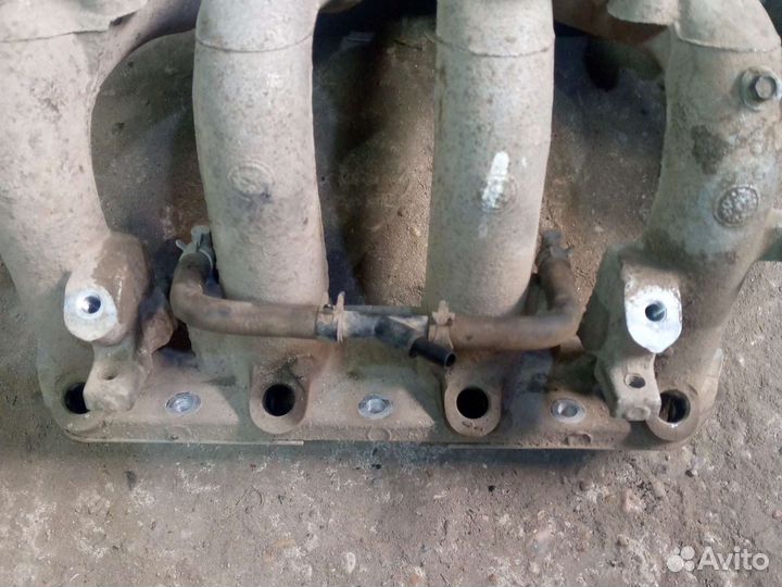 Впускной коллектор Kia Spectra 1