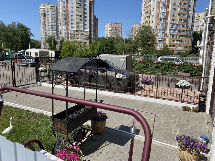 3-к. квартира, 140 м², 1/10 эт.