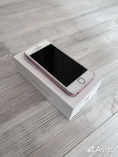 iPhone SE, 32 ГБ