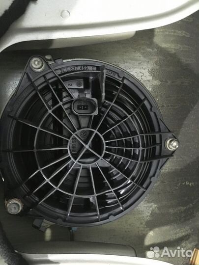 Ручка крышки багажника / Эмблема