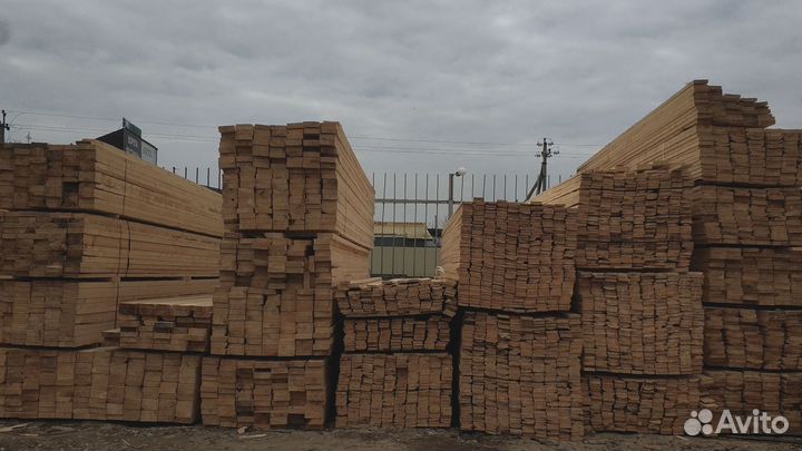 Строительный материал, доски из сосны