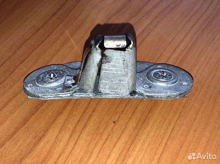 Замок крышки багажника Мерседес W115/114