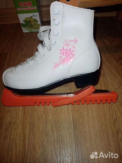 Коньки на девочку