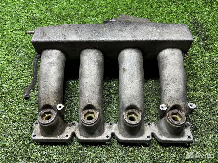 Коллектор впускной Volkswagen Passat