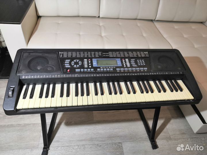 Продаю синтезатор