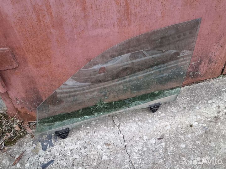 Стекло передней левой двери Ауди А4 В6