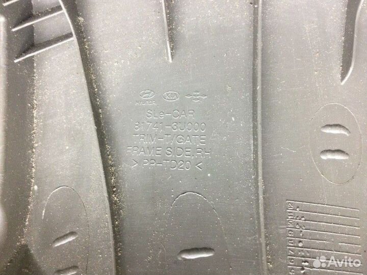 Обшивка двери багажника правая правая Kia Sportage