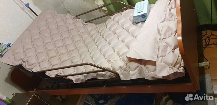 Медицинская кровать