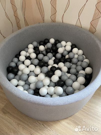 Сухой бассейн с шариками