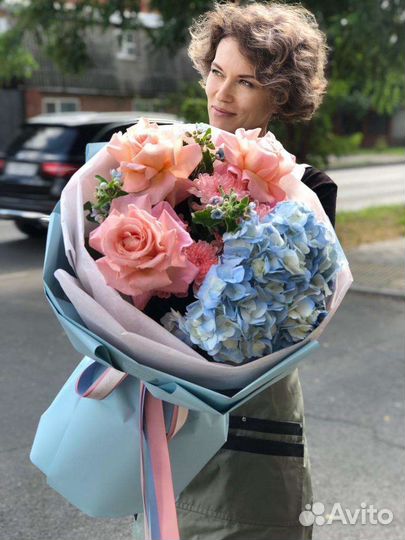 Букет яркий с гортензией