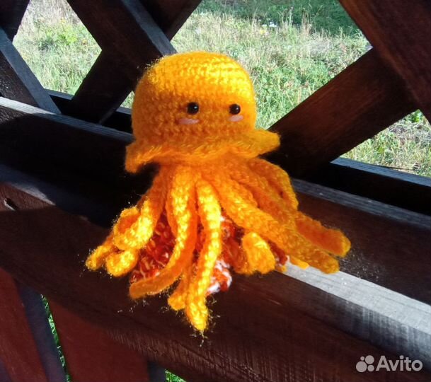 Вязанные игрушки ручной работы - осьминожки