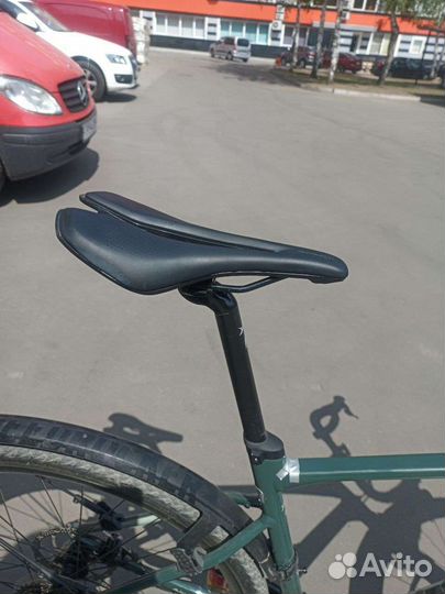 Велосипед шоссейный (грейвел Giant Revolt2)