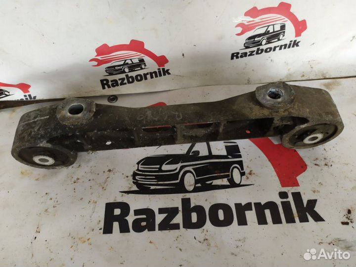 Кронштейн редуктора Mercedes Viano W639 2.1D 2005