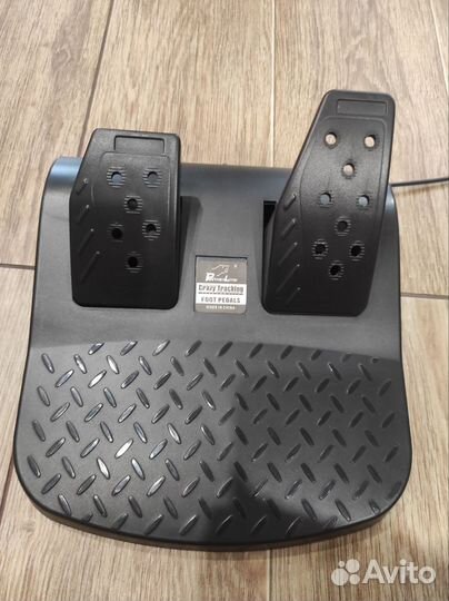 Игровой руль с педалями