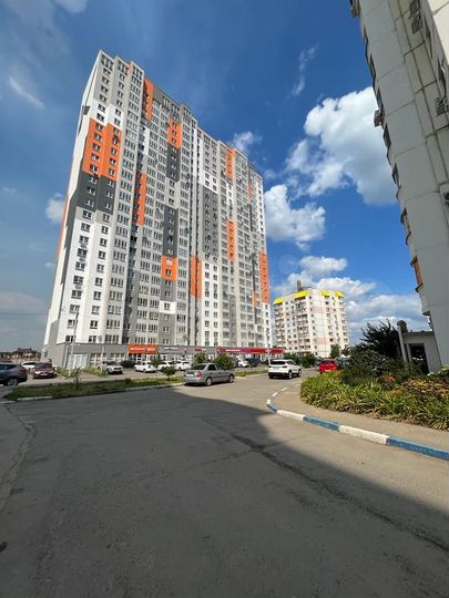 3-к. квартира, 76 м², 1/10 эт.