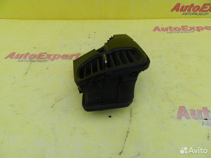 Дефлектор торпедо левый Kia Rio 4 FB