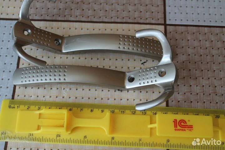 Крючки для вешалки