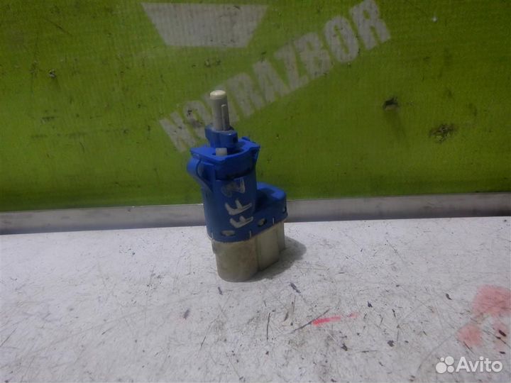 Датчик включения стопсигнала Форд Фокус 2