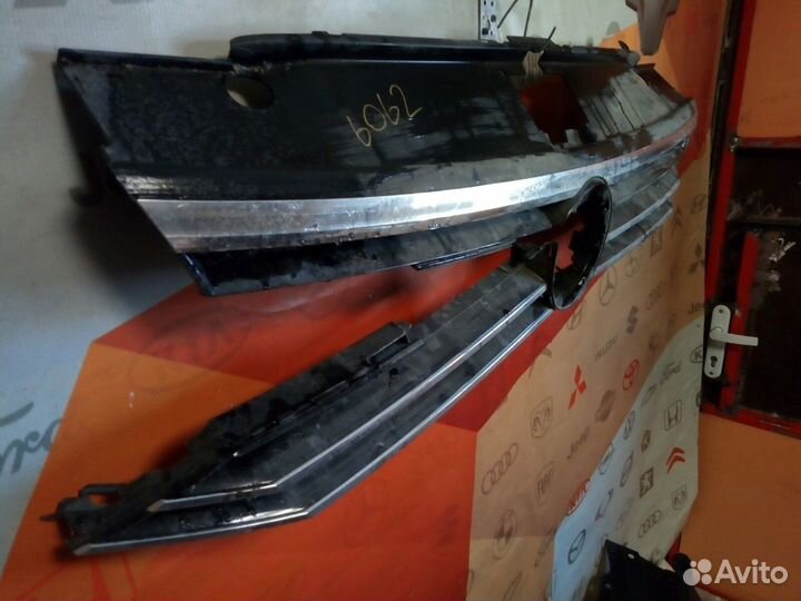 Volkswagen Passat B8 - Решетка радиатора Б/У