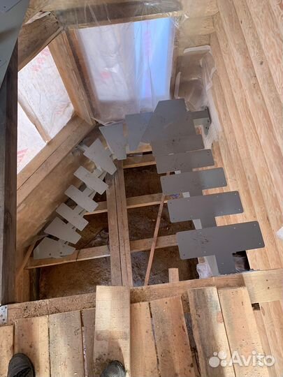 Металлическая лестница, изделия из металла