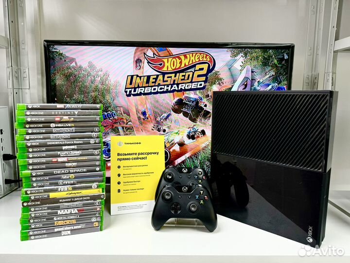 Xbox One + 485 игр + 2 геймпада
