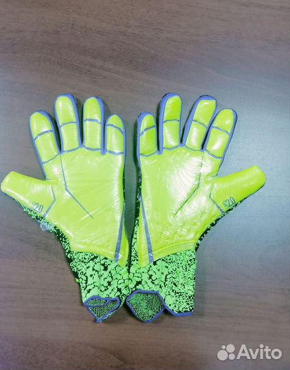 Вратарские перчатки adidas predator pro