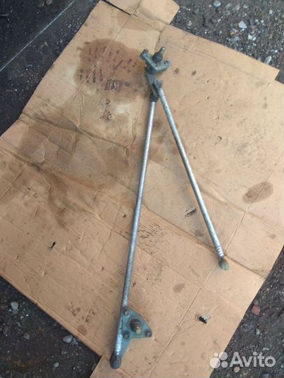 На Ниссан примера р10 трапеция стеклоочистителя