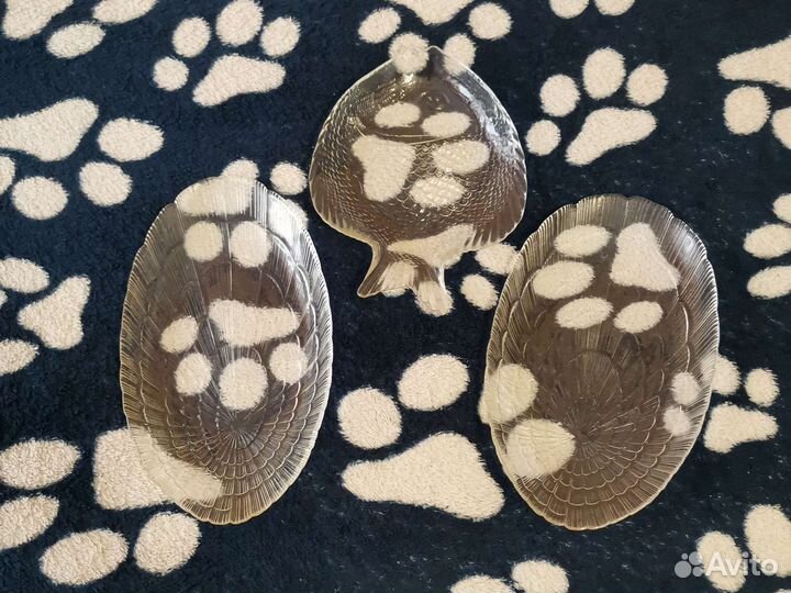 Пластиковая и стеклянная посуда и стопки