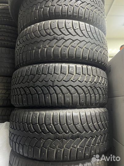 Bridgestone Blizzak Spike-01 235/55 R17