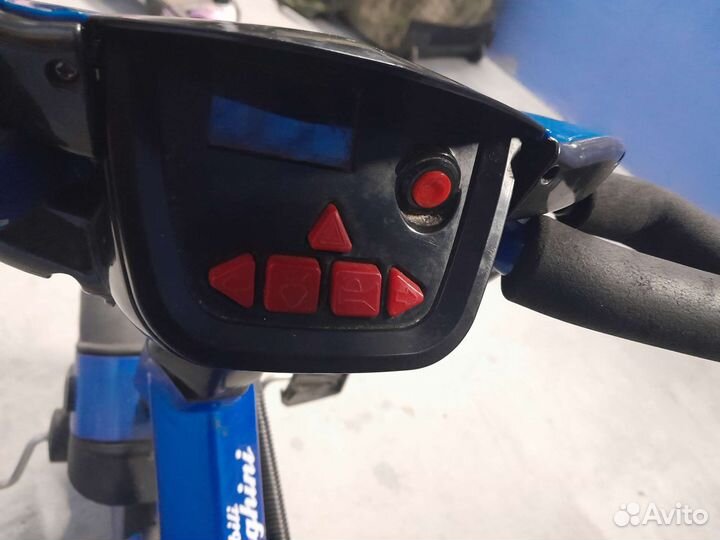 Детский велосипед с ручкой