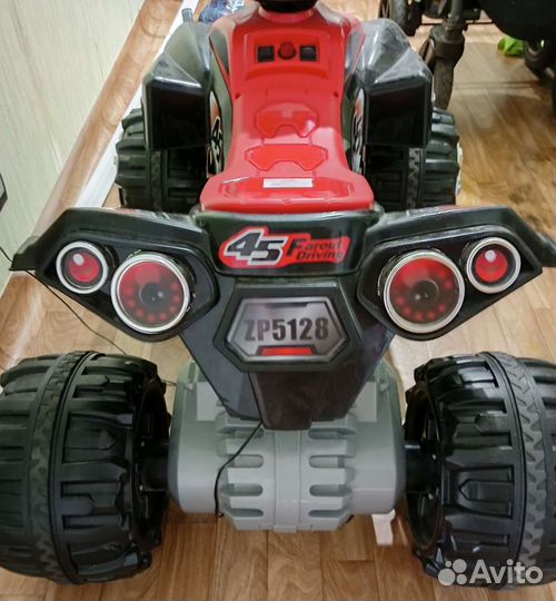 Детский квадроцикл на аккумуляторе