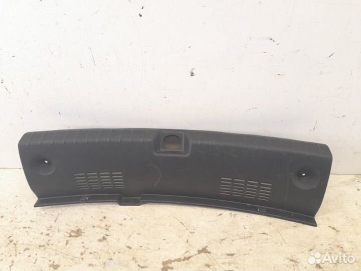 Накладка замка багажника Kia Rio 4 2017-2020